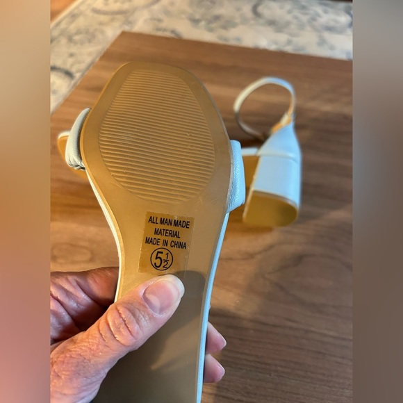 Light blue chunky ruched heels, sandals, size 5-1/2, cute, new without box - Picture 6 of 7